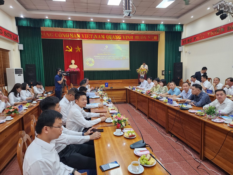 Sơn La: Khách hàng đồng hành cùng sử dụng điện tiết kiệm, hiệu quả